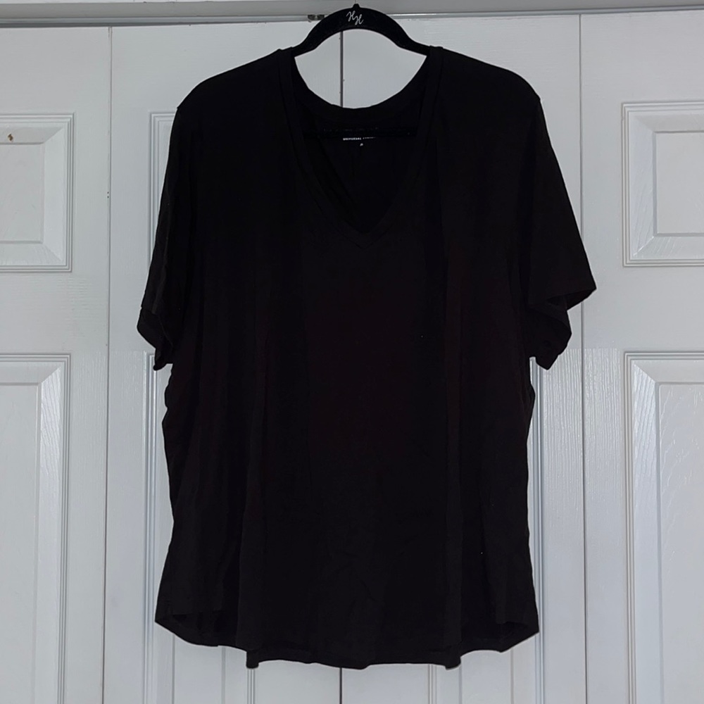 Universal Standard Women’s Plus Size V-Rex T-shirt / Black / XL